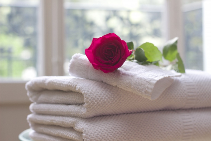 chambre-hote-VILLECROZE-min_towel_rose_clean_care_salon_spa_white_bath-731641